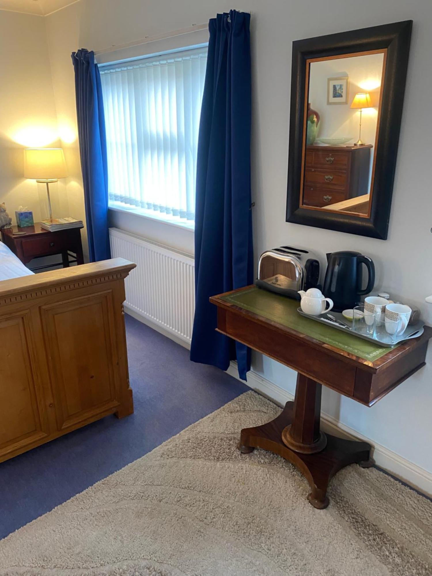 Beautiful Private Room With Kingsize Bed And Large Private En-Suite 피터버러 외부 사진