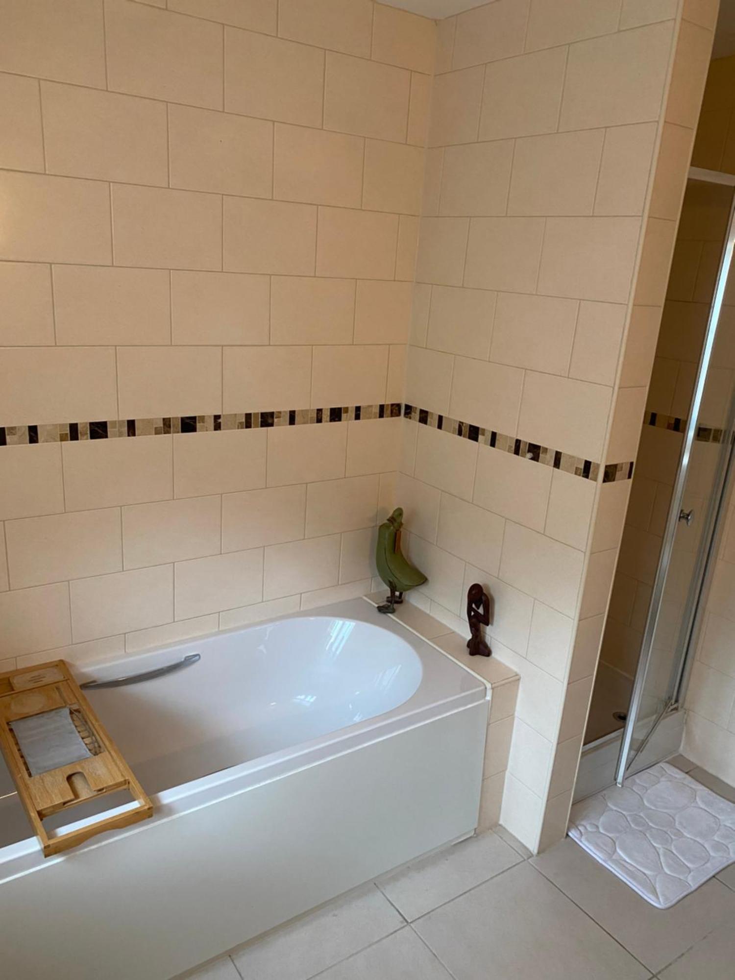 Beautiful Private Room With Kingsize Bed And Large Private En-Suite 피터버러 외부 사진